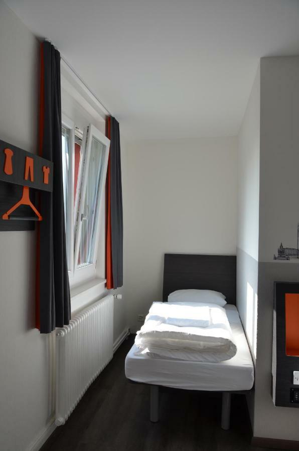 Easyhotel Zurich West Экстерьер фото