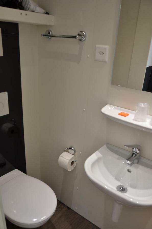 Easyhotel Zurich West Экстерьер фото